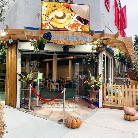 Island Girl Spa + Bed And Breakfast Los Angeles Exteriör bild