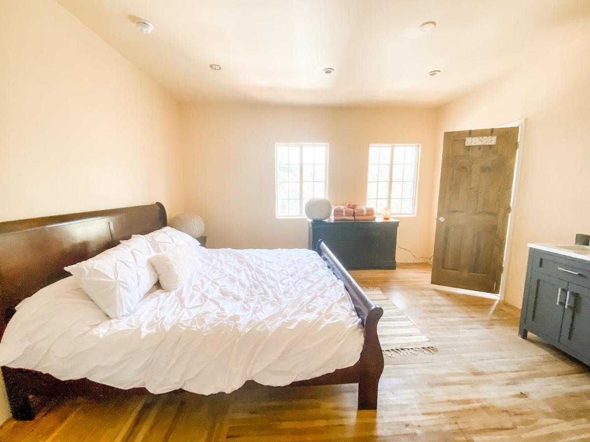 Island Girl Spa + Bed And Breakfast Los Angeles Exteriör bild