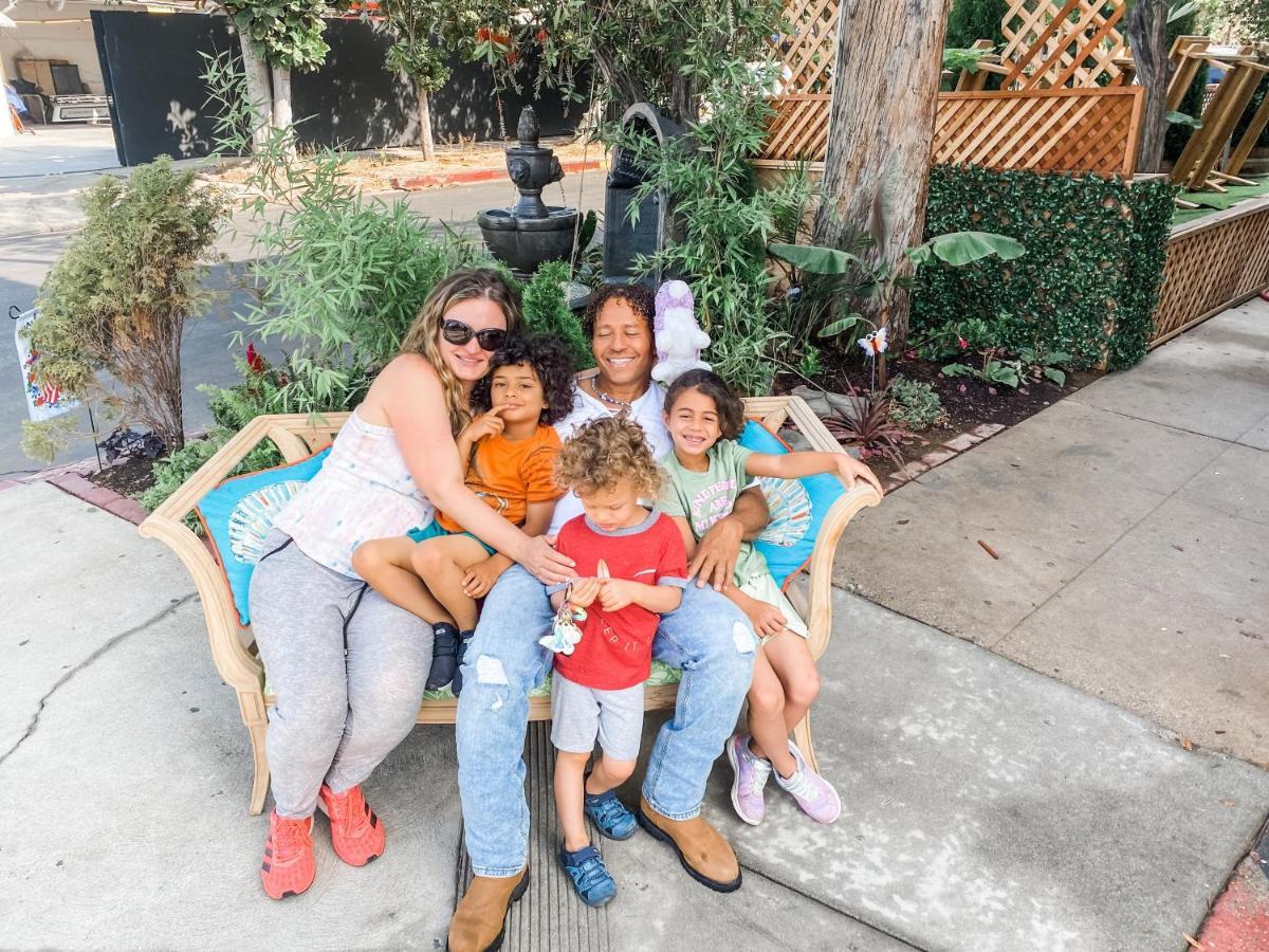 Island Girl Spa + Bed And Breakfast Los Angeles Exteriör bild