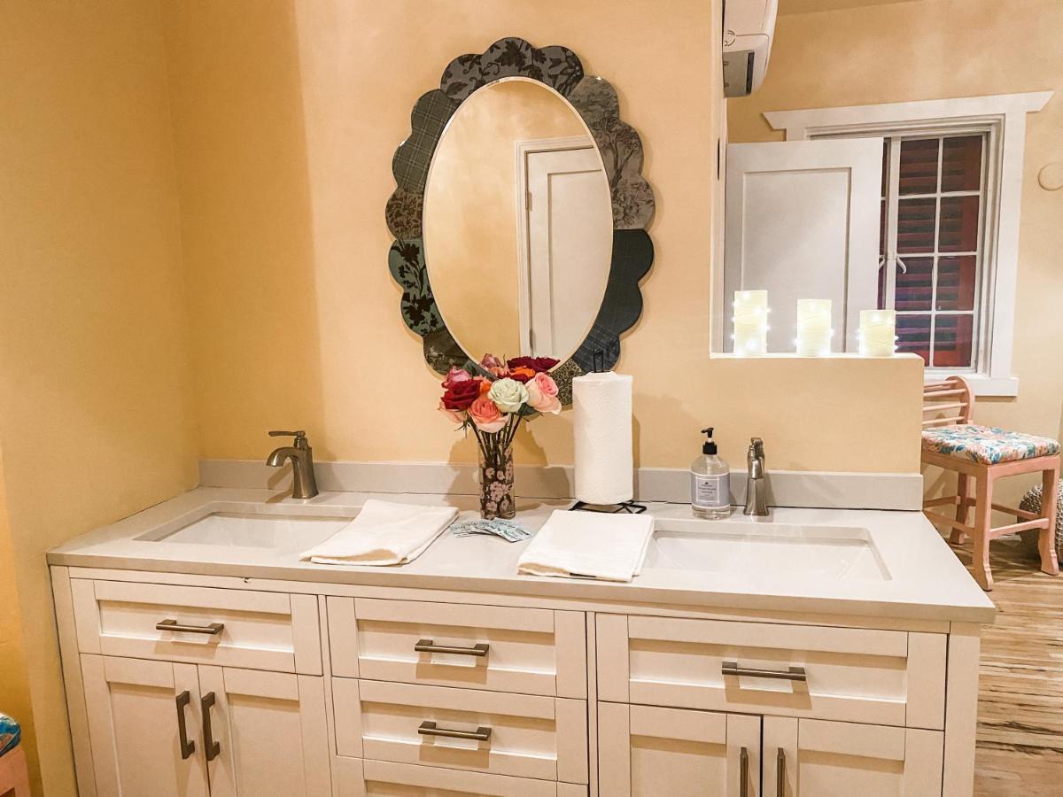 Island Girl Spa + Bed And Breakfast Los Angeles Exteriör bild
